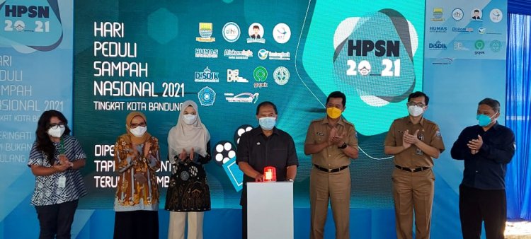 Bersama DLH Kota Bandung Gojek Peringati Hari Peduli Sampah