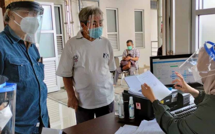 Vaksinasi Lansia di Kota Bandung Berjalan Lancar