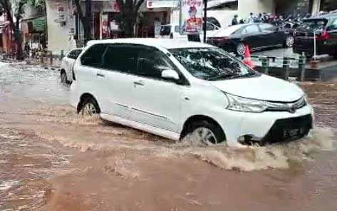 Sebabkan Banjir, Komisi III Salahkan Perencanaan Pembangunan Pedestrian Pakansari