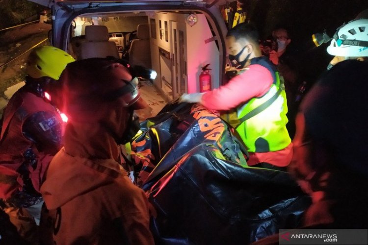 Tim SAR Evakuasi 22 Jenazah Korban Kecelakaan Bus Sumedang