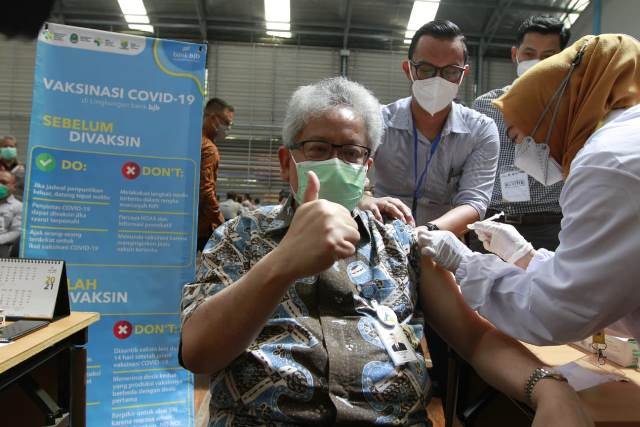 Dukung Vaksinasi Covid-19, 4.500 Pegawai BJB dan Masyarakat Disuntik Massal