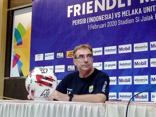 Robert Alberts Ungkap Perbedaan Persib dan Bali United