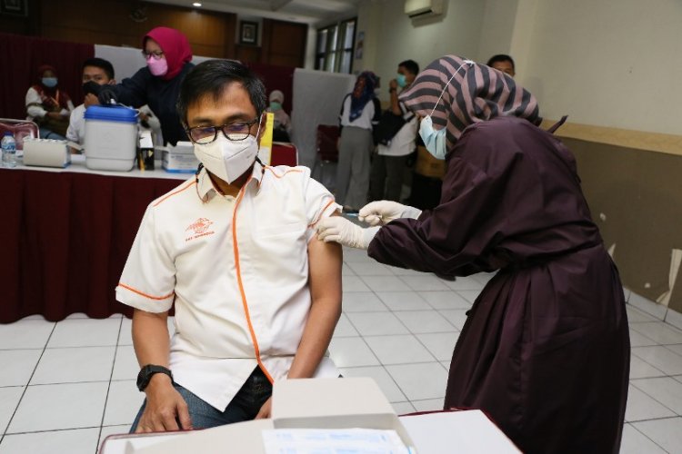 12 Ribu Karyawan Pos Indonesia Disuntik Vaksin Covid-19