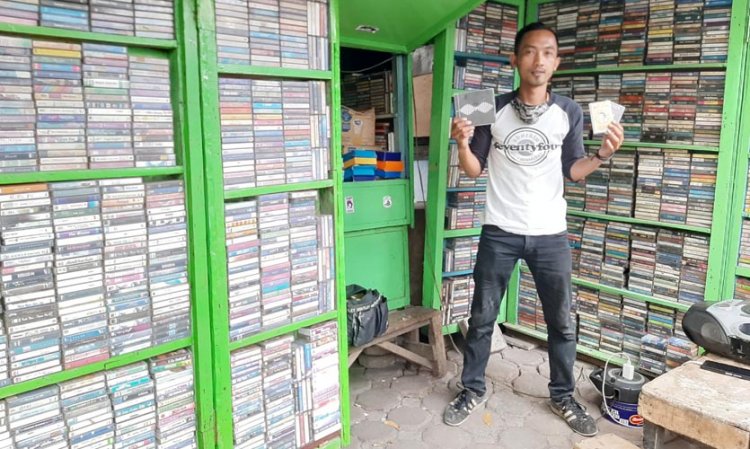 Penjual Kaset Cihapit, Dikunjungi Warga Jepang, Belanda, hingga Amerika