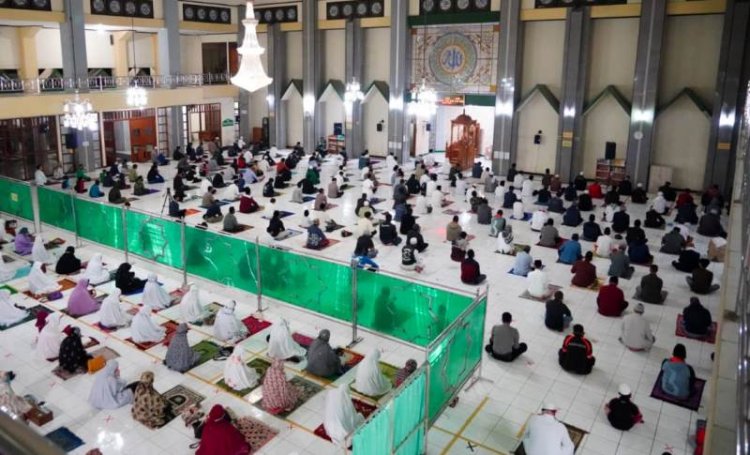 Asal Patuhi Prokes, Garut Bolehkan Tarawih Berjamaah di Masjid
