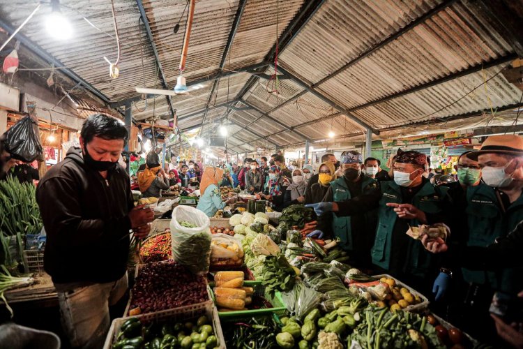 Cek Stok dan Harga Kepokmas Oded Lakukan Peninjauan Ke Pasar Sederhana