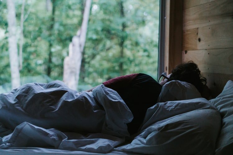 Jangan Sepelekan, Ini 6 Bahaya Tidur di Pagi Hari