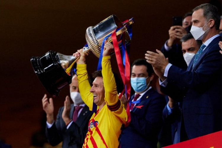 Messi Bersyukur Juara Sebagai Kapten Barcelona, Isyarat Batal Hengkang?