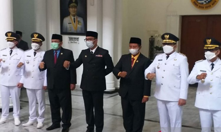 Resmi, Emil Lantik Bintang Sinetron Pimpin Kabupaten Bandung