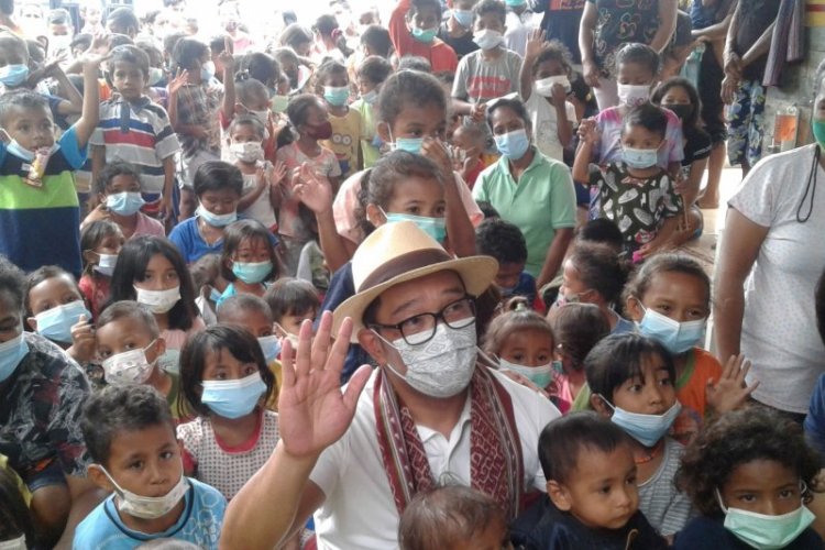 Gubernur Jawa Barat hibur Anak-anak Korban Bencana di NTT