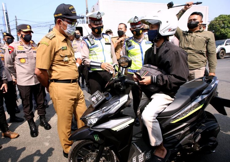 Foto: Gubernur Tinjau Pos Penyekatan Mudik