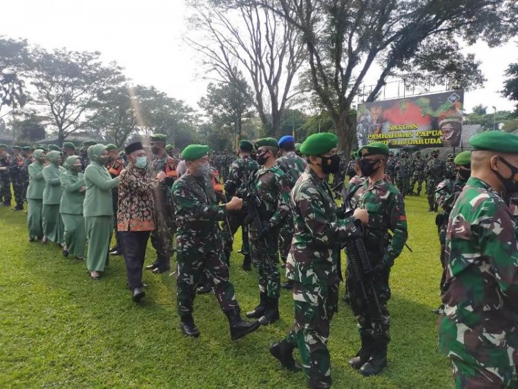400 Prajurit Yonif 315/Garuda Berangkat ke Papua