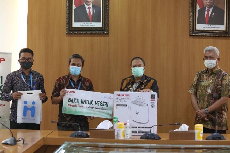 Puskesmas dan RS Kota Bandung Terima Bantuan 100 Unit Air Purifier dan APD