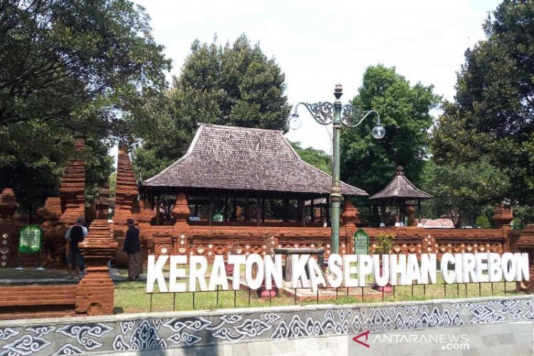 Libur Nasional, Keraton Kasepuhan Cirebon Banyak Dikunjungi Wisatawan