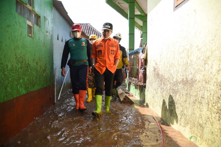 Bupati Bandung Tinjau Penanganan Banjir Cisunggalah