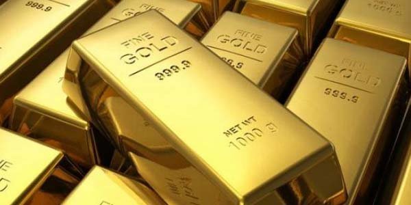 Emas naik 6,8 dolar AS karena "greenback" jatuh, fokus data inflasi AS