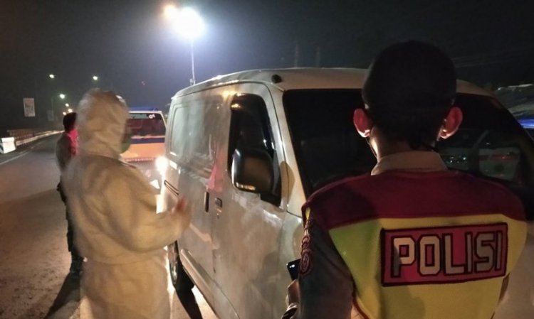 Polisi dan Satpol PP Putar Balikkan Kendaraan Tujuan Wisata di Cianjur
