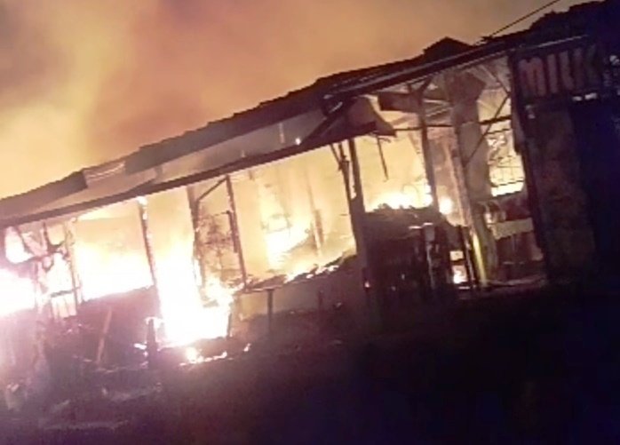 Pasar Darurat Leles Terbakar, Pedagang Kian Merana