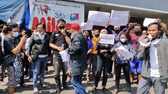 Pusat Perbelanjaan Tutup Selama 18 Hari, Pedagang ITC Kota Bandung Unjuk Rasa