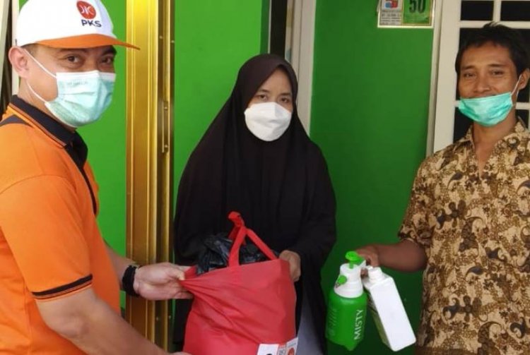 PPKM Darurat, Ketua Fraksi PKS DPRD Kota Bogor Tebar Bantuan ke Masyarakat