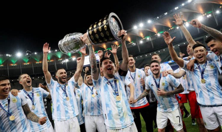Penantian Berakhir, Messi Persembahkan Trofi Copa America untuk Argentina