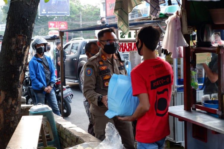 Inilah Cara Humanis Satpol PP Kota Bogor Tertibkan Pedagang Saat PPKM Darurat
