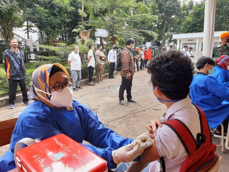 1.000 Siswa di Kota Bandung  Jalani Vaksinasi Massal