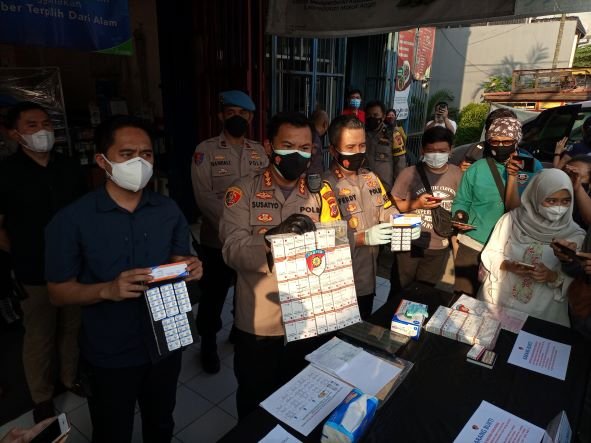 Polresta Bogor Kota Tindak Apotek Yang Jual Obat Diatas HET