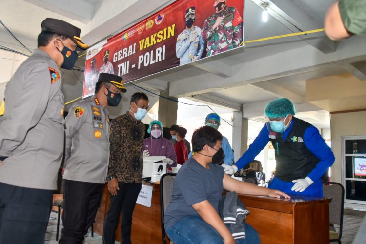 Vaksinasi Massal Polresta Cirebon Sasar Perguruan Tinggi