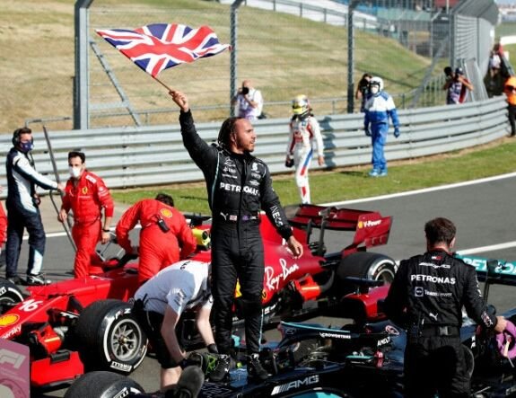 Verstappen Kecelakaan, Hamilton Juara GP Inggris