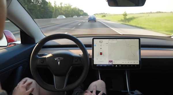 Software 'Self-Driving' Tesla Bikin Khawatir