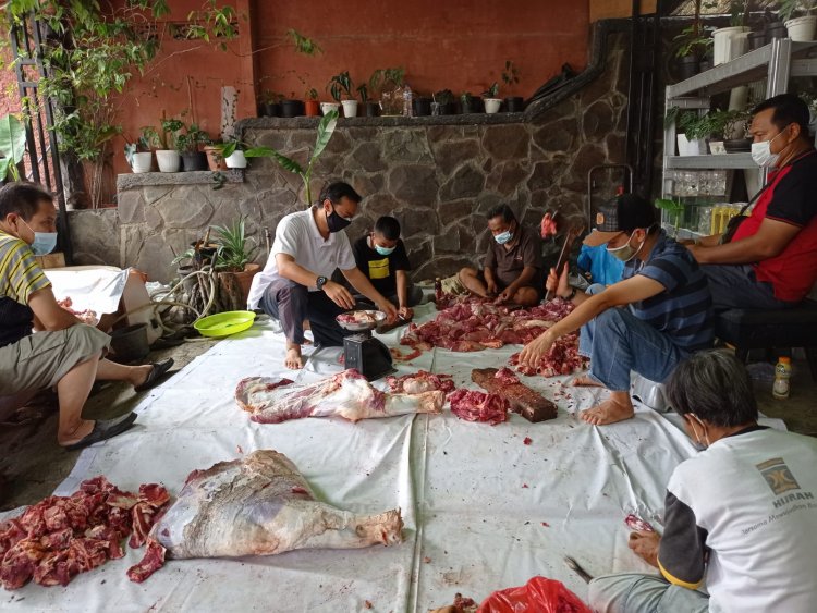 Wakil Rakyat Ini Tebar Ribuan Paket Daging Kurban
