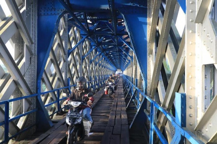 Rampung Diperbaiki, Daop 2 Bandung Buka Kembali Jembatan Cirahong