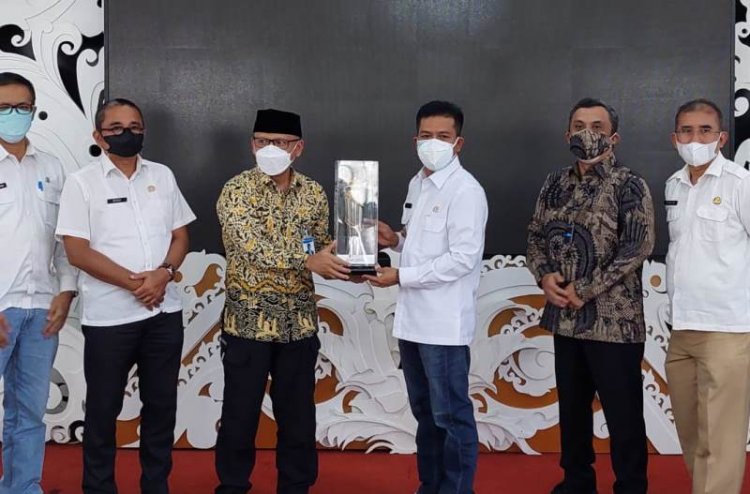 Pemkab Bandung Raih Penghargaan Pinunjul dan Ajeg dari BI Jabar