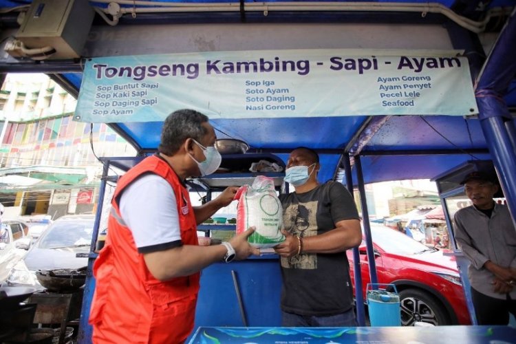 PKL Binaan Pemkot Bandung Mendapat Bantuan Beras 5 Kg