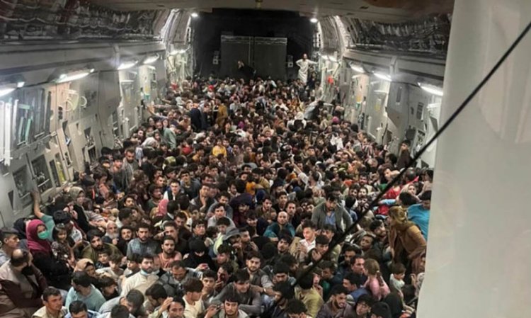 Tinggalkan Kabul, Pesawat AS Angkut Ratusan Warga Afghanistan