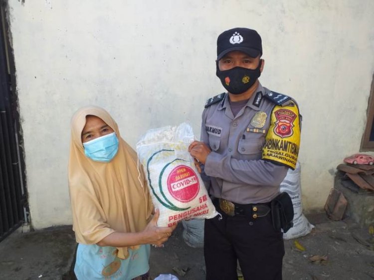 Polresta Cirebon Salurkan 200 Paket Beras Warga Desa Pangkalan dan Cangkring
