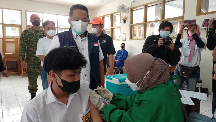 1.050 Pelajar SMPN di Kota Bandung Ikuti Vaksinasi Covid-19