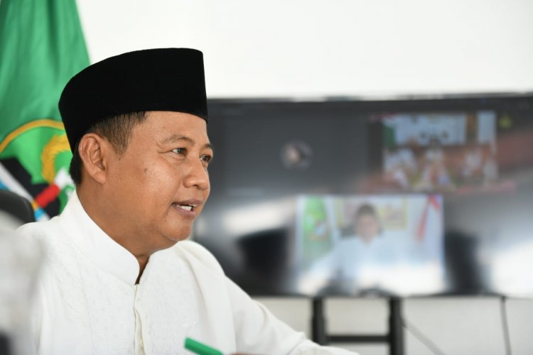 Uu Ruzhanul Ulum Saksi Penobatan Sultan Baru Cirebon