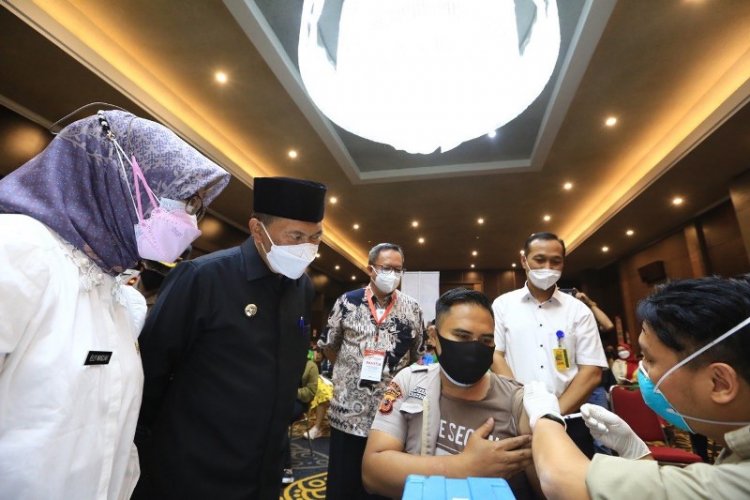Pegawai Ritel di Kota Bandung 100 Persen Tervaksin