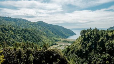 Membingkai Keindahan Danau Toba dari Spot Terbaik, Adian Nalambok