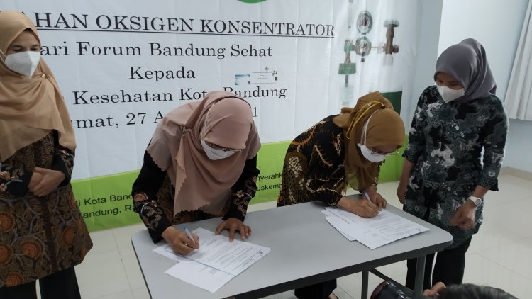 FBS Kota Bandung Serahkan Bantuan 50 Oksigen Konsentrator