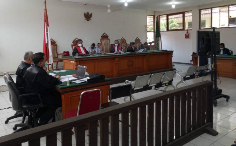 Didakwa Terima Gratifikasi, Ade Barkah dan Siti Aisyah Terancam 20 Tahun Penjara